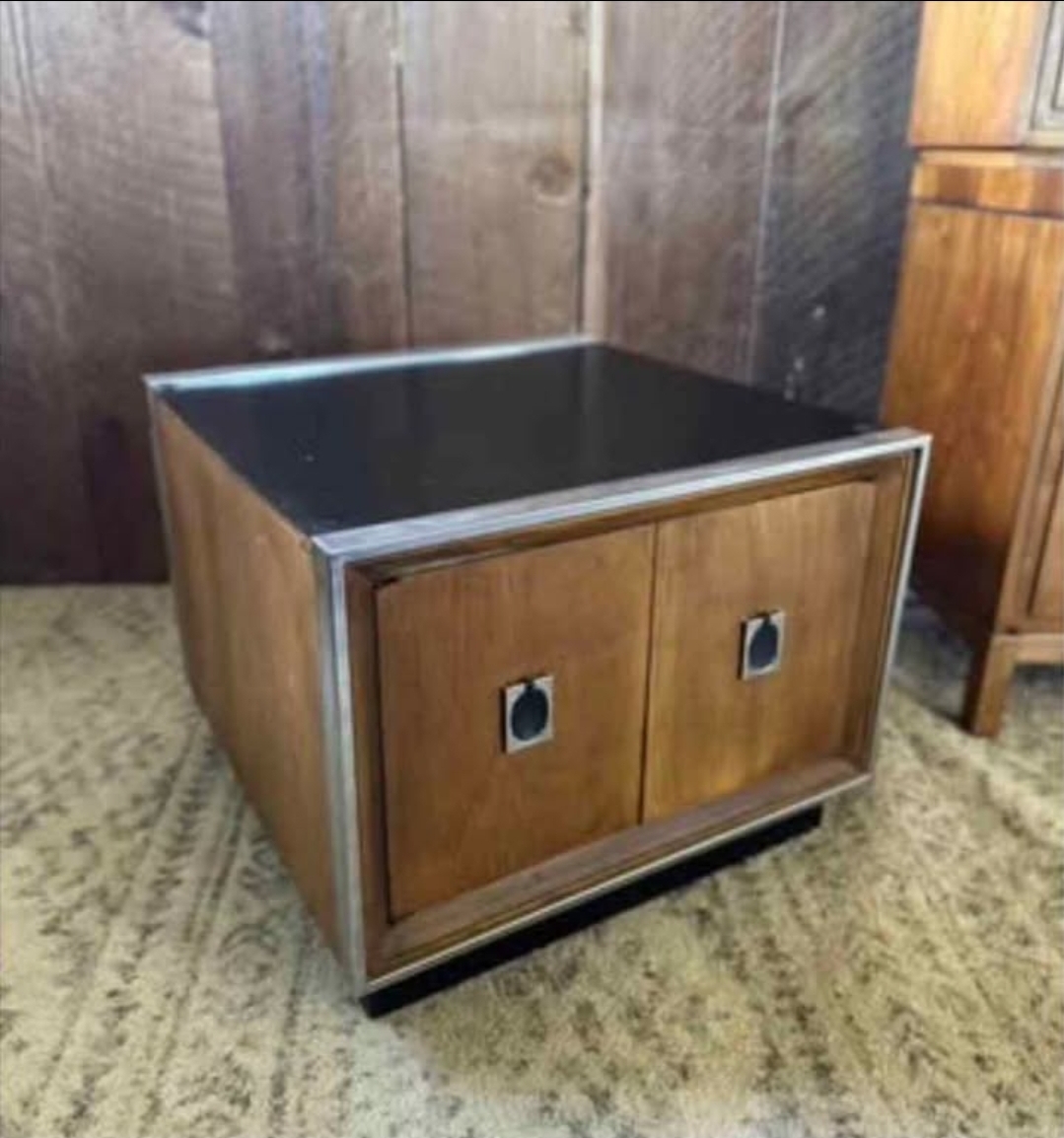 Screenshot_20261016_102348_Facebook A Vintage MCM Bar Vinyl Record Cabinet Walnut & Chrome Storage Side Table / Cabinet (26”) - Image 1